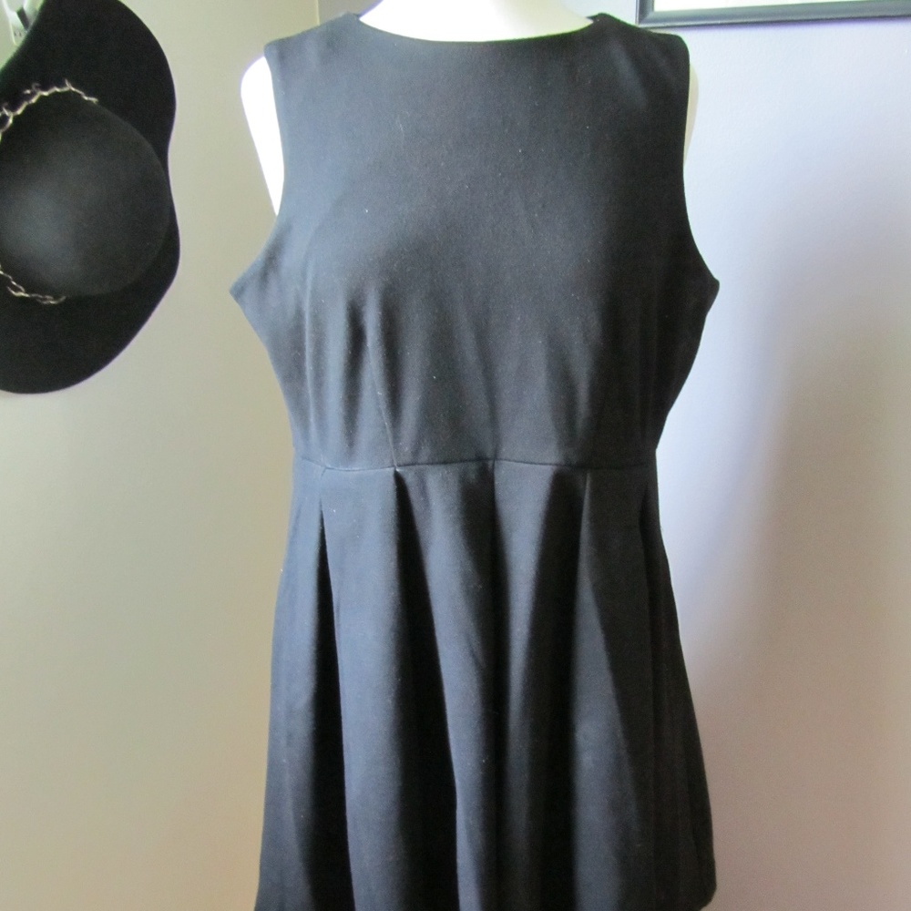 black dress with pockets!